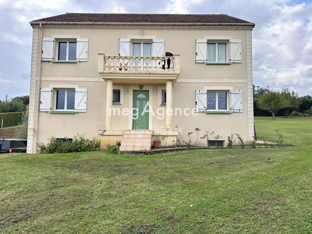 Maison à COURTOIS-SUR-YONNE
