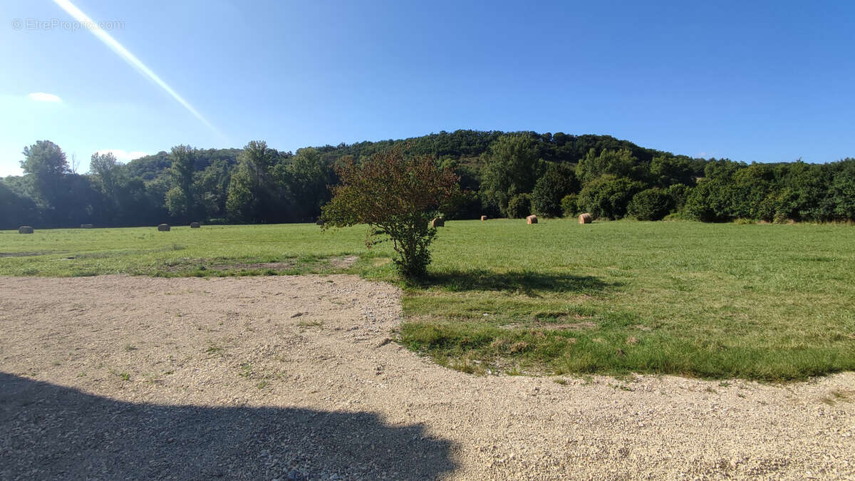 Maison à MONTAIGU-DE-QUERCY