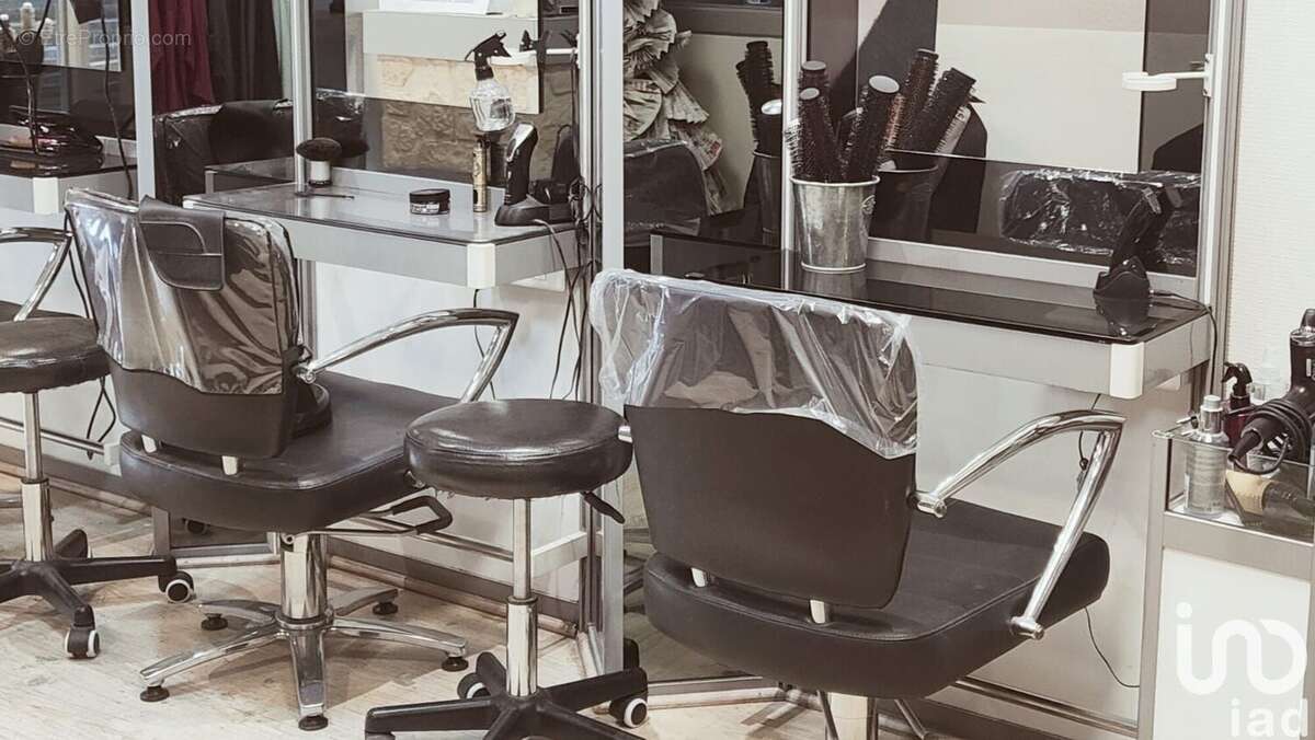 Photo 3 - Commerce à CORBAS