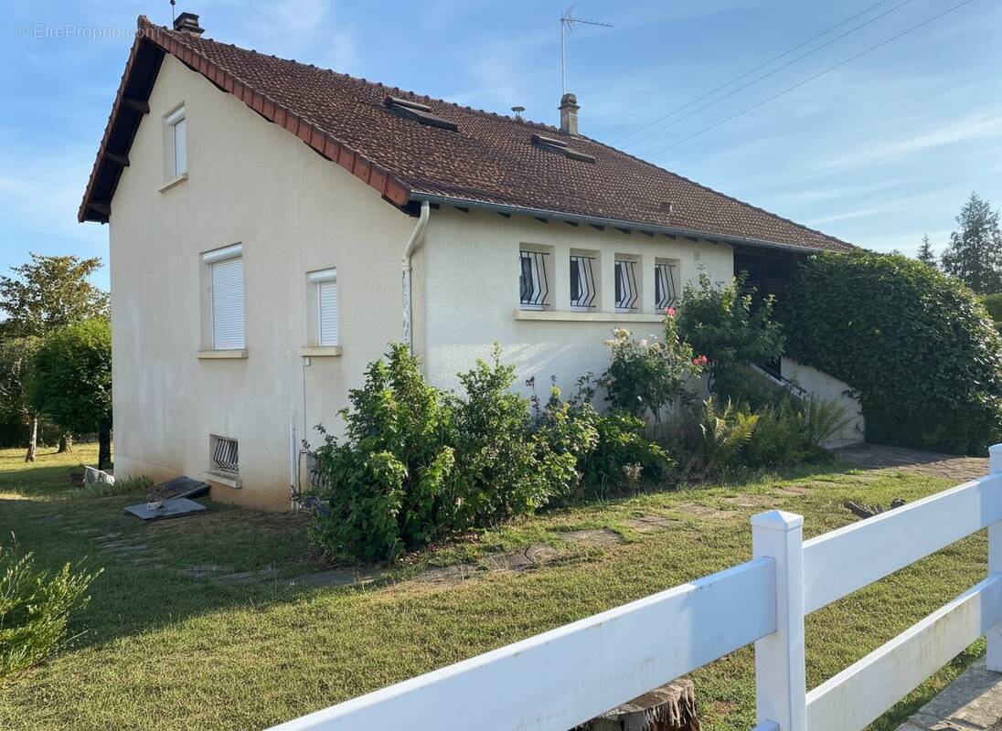 Maison à CHATEAUNEUF-LA-FORET