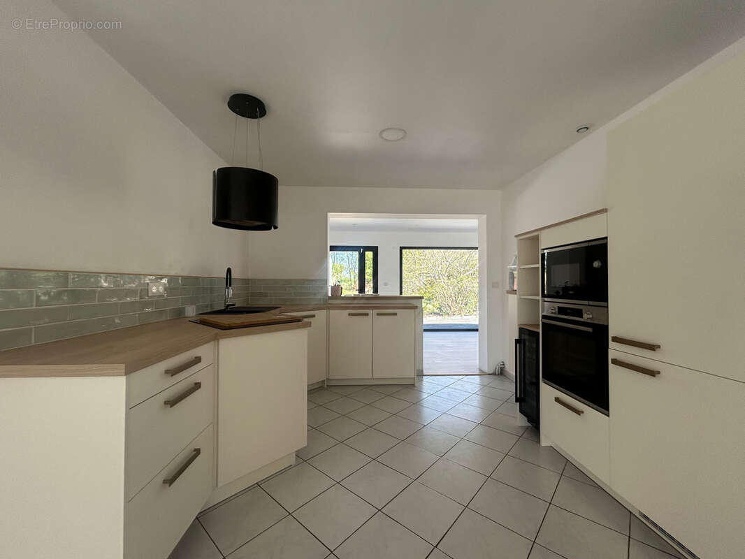 Maison à AMBARES-ET-LAGRAVE