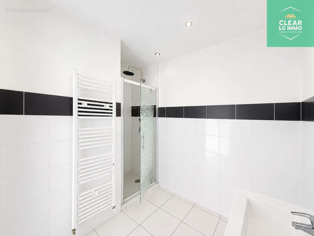 Appartement F4 rénové 100 m2 à Homécourt - photo 3