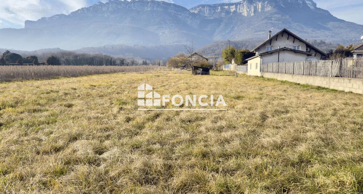 Terrain à CHAPAREILLAN