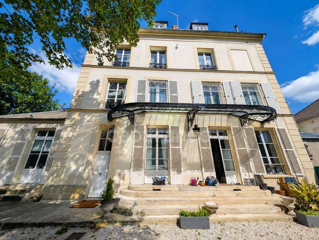 Appartement de caractère en centre-ville - photo 10