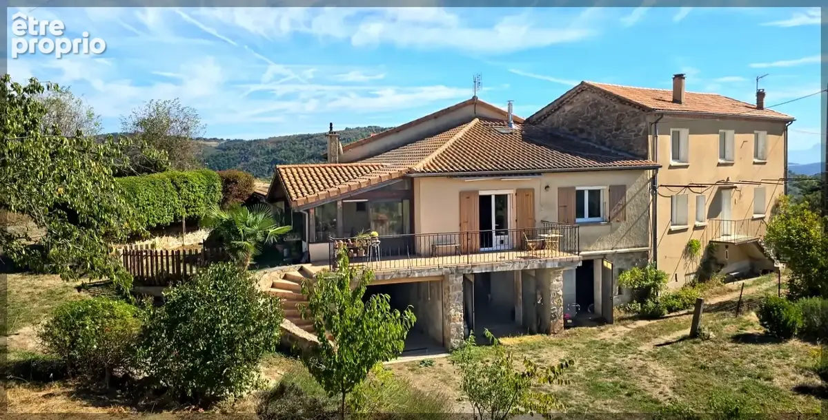 Saint-michel-de-chabrillanoux   propriété avec deux habitations, dépendances et plus de 15 000 m2 de terrain - photo 1
