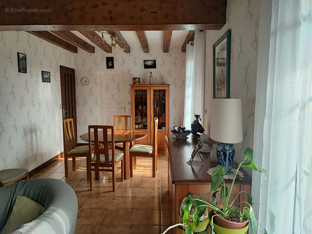 Maison à SAINT-JEAN-DE-BRAYE