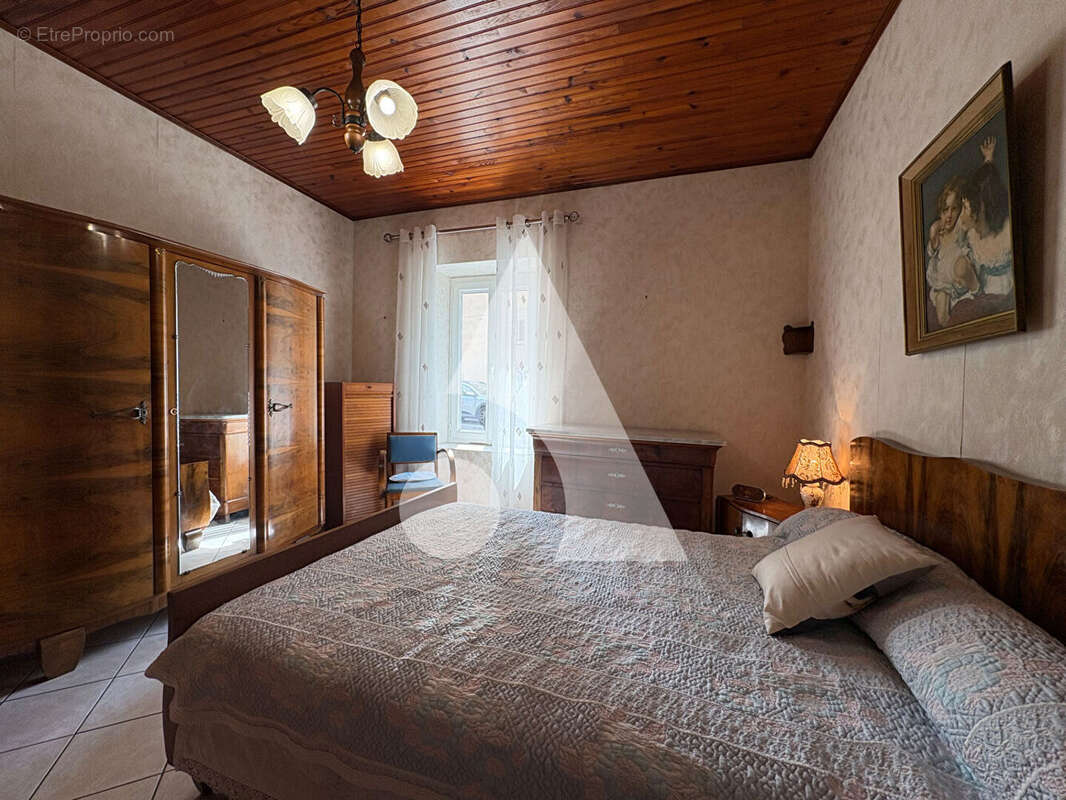 Appartement à LA ROQUETTE-SUR-VAR
