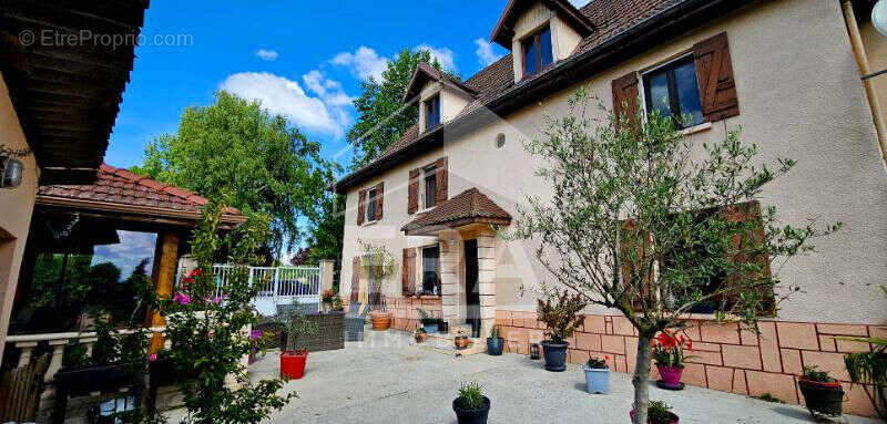 Maison à LES ABRETS