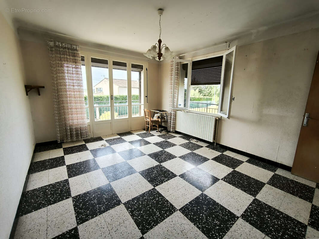 Maison à SAINT-HILAIRE-DE-BRETHMAS