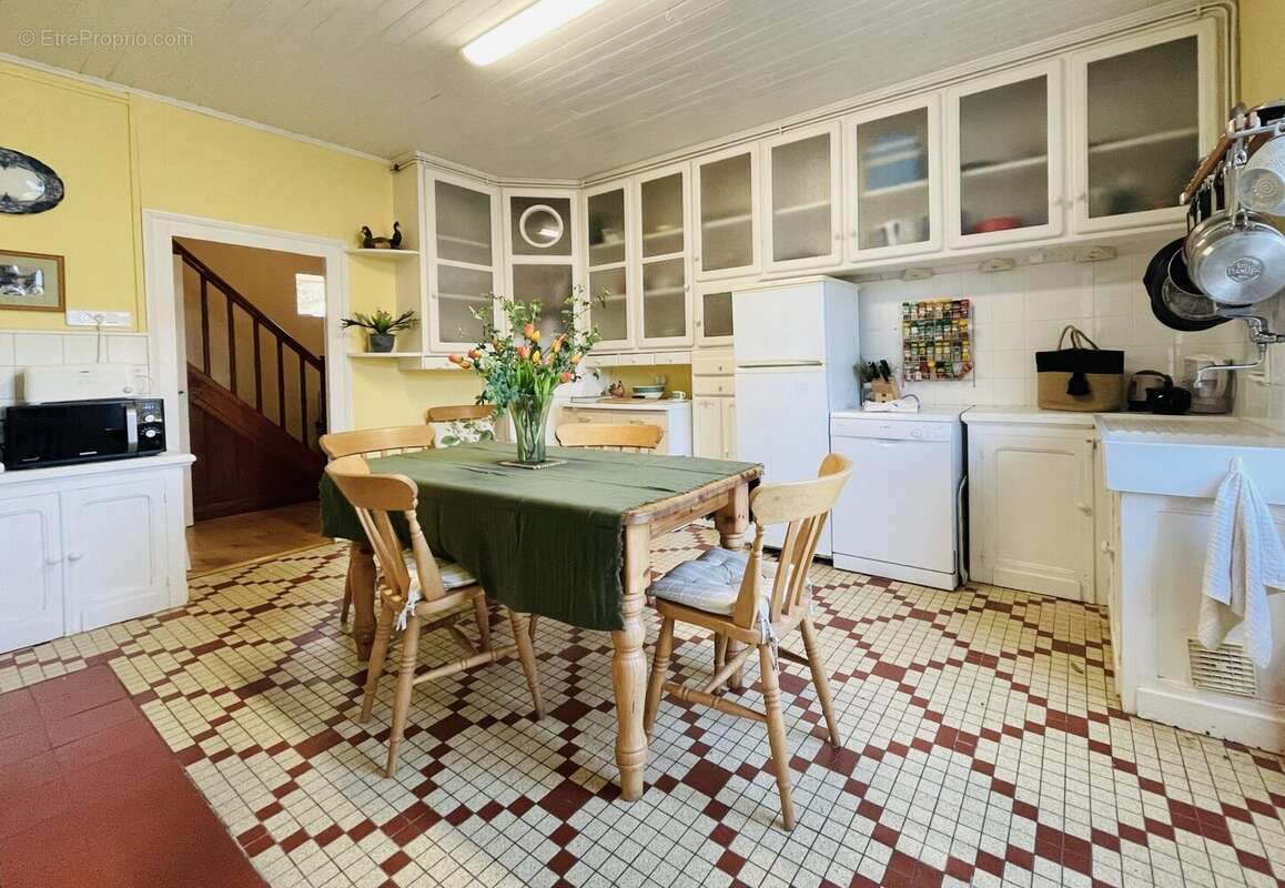 Maison à MAUZAC-ET-GRAND-CASTANG