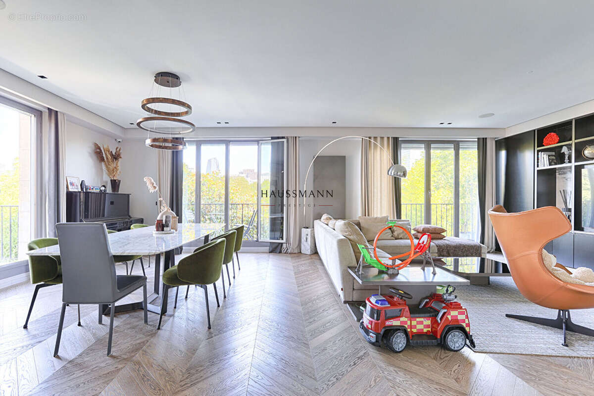 Appartement à NEUILLY-SUR-SEINE