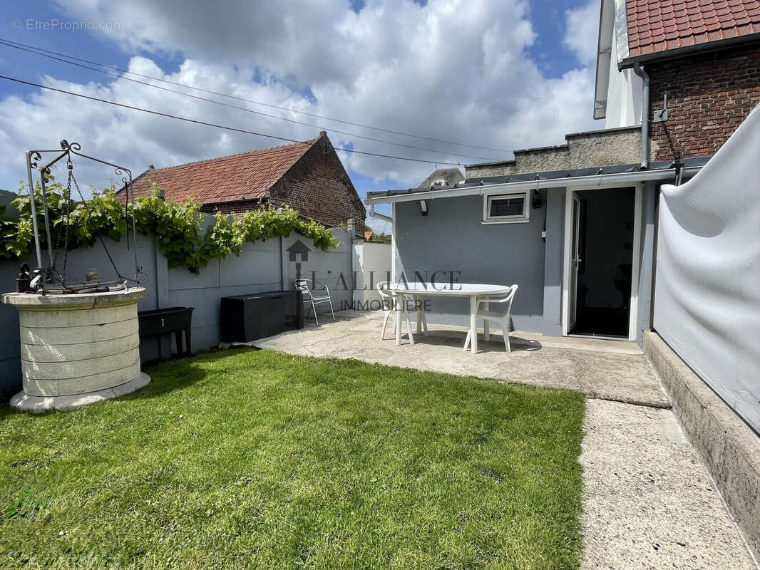 Maison à CROISILLES