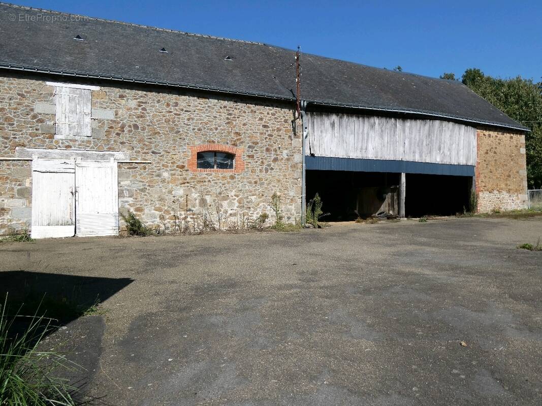 Maison à AMBRIERES-LES-VALLEES