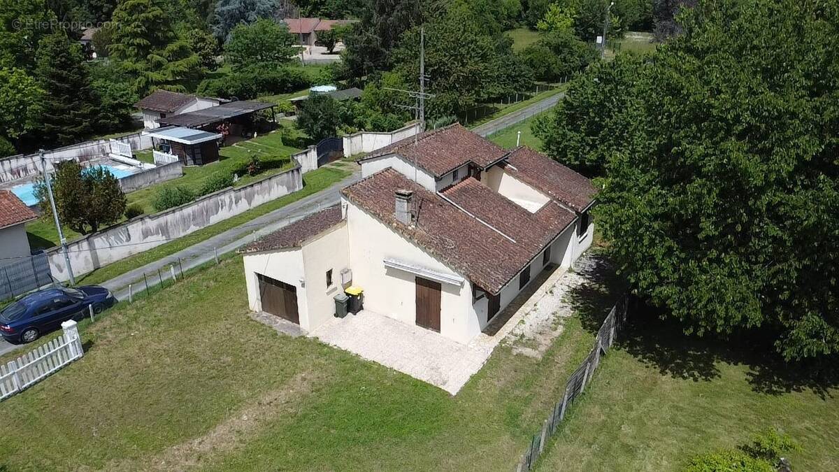 Maison à SAINT-SEURIN-DE-PRATS