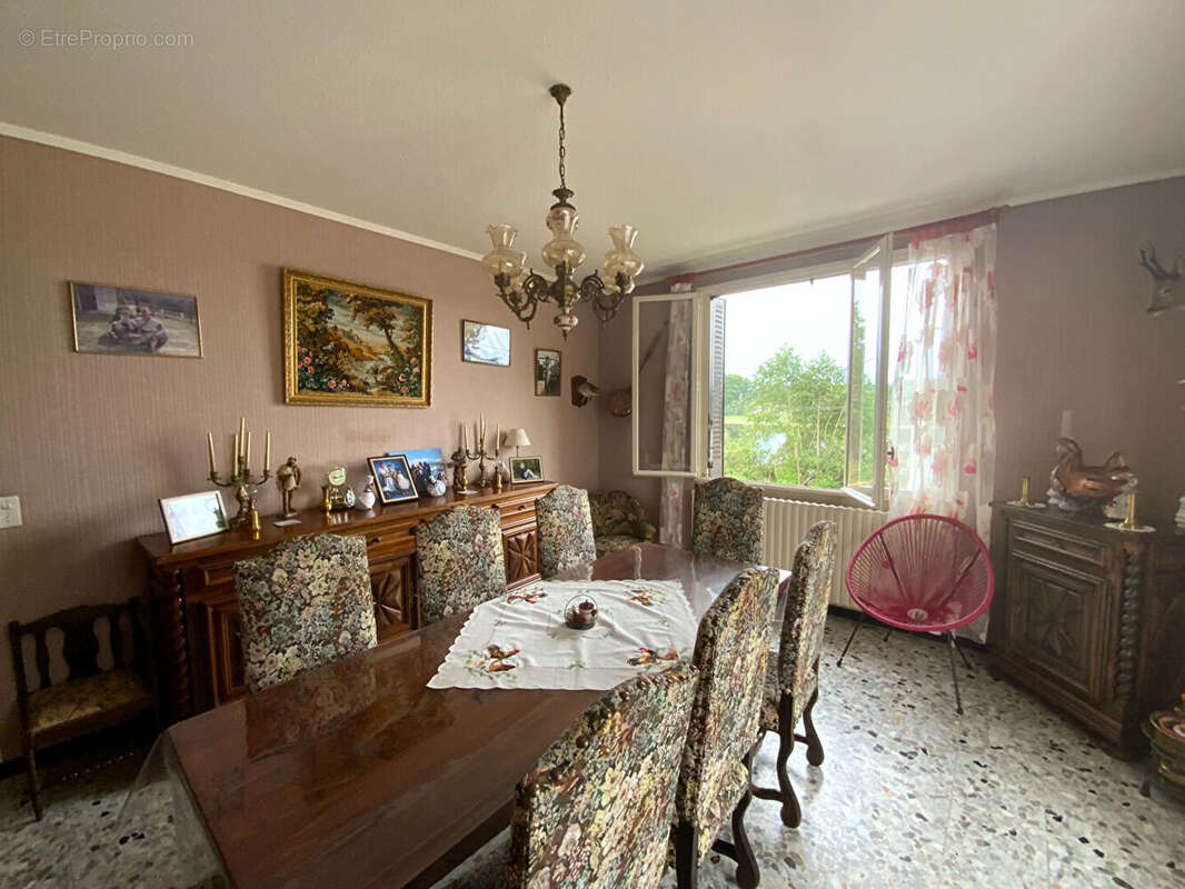 SAINT-EMILAND - Ténement immobilier comprenant deux maisons avec dépendances sur terrain de 1ha 48a 95ca - photo 4