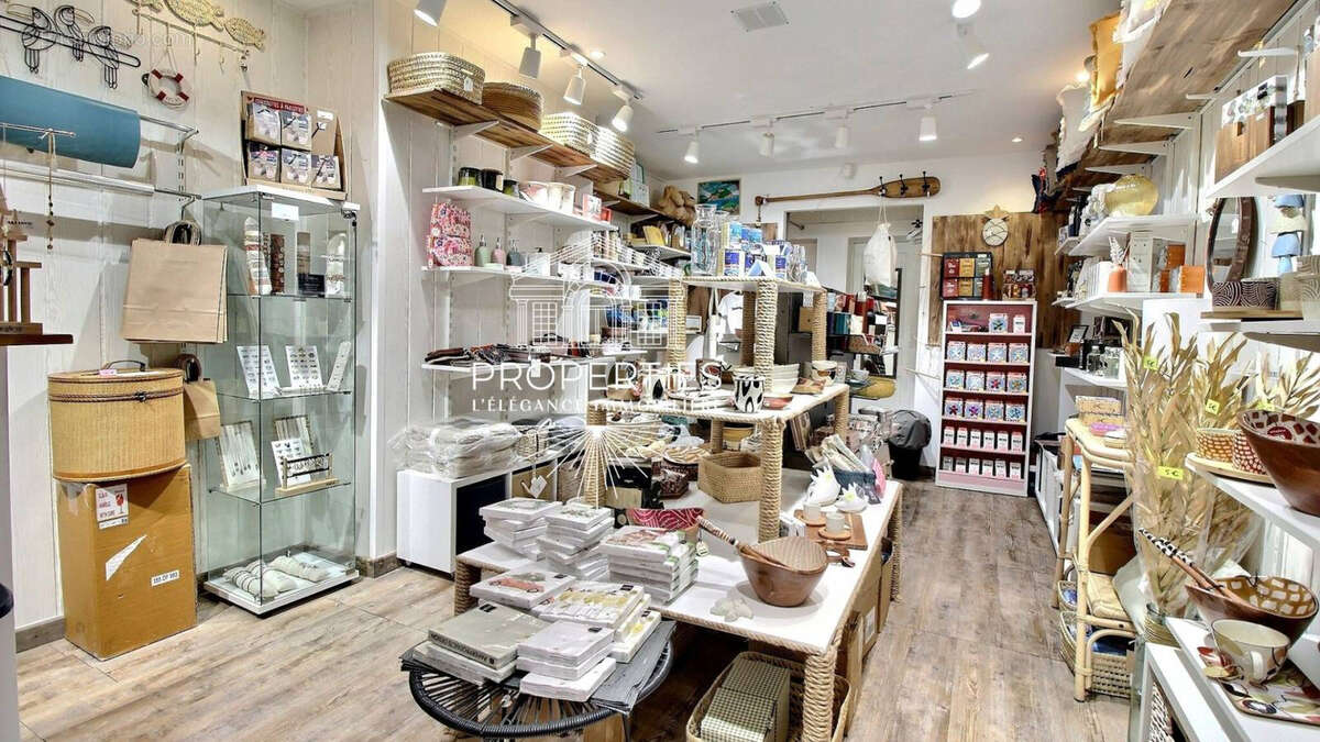 Commerce à LE LAVANDOU