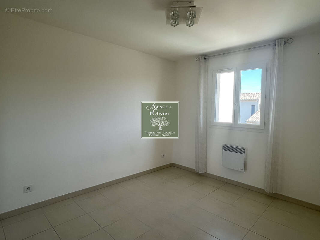Villa de 80m2 habitable sur un terrain clos de 320m2 avec piscine et garage à ST ETIENNE DU GRES - photo 11