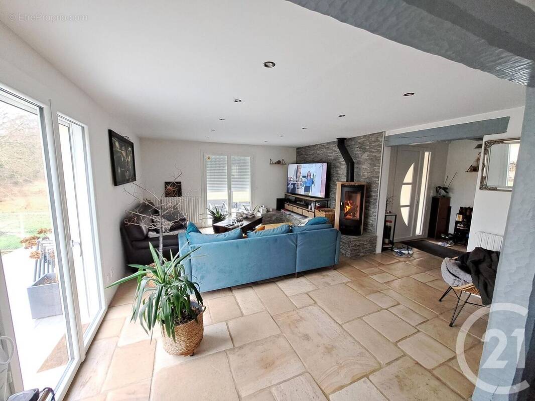 Maison à CHATILLON-LA-BORDE