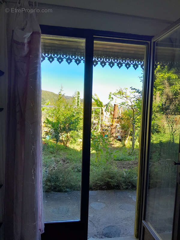 MAISON F7/8  - 180 m2 - Terrain 1200 m2 - BDN SAINTE CLOTILDE (97490) - photo 4