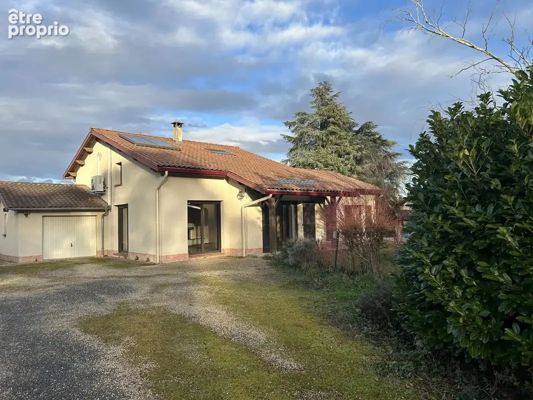 Maison T8 avec garage et piscine sur parcelle 1400 M2 - photo 3