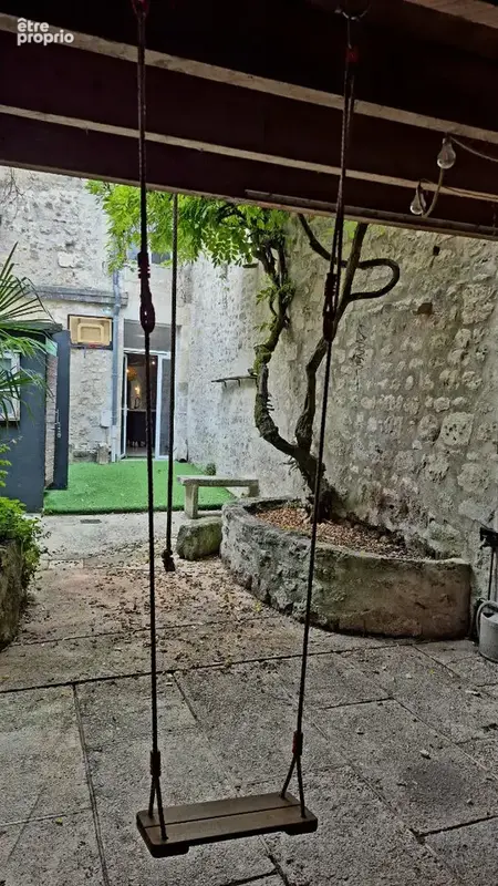 À DÉCOUVRIR - Une maison de ville pleine de charme avec jardin arboré ! - photo 3