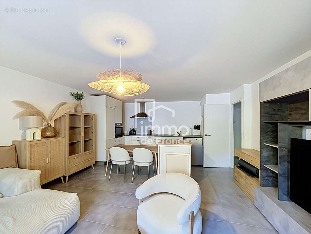 Magnifique T2 de 51 m² en rez-de-jardin avec piscine, garage et place de parking - photo 4
