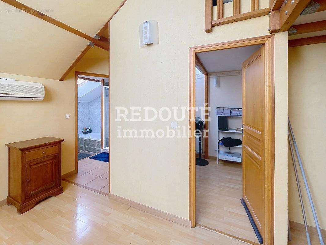 REIMS - À VENDRE - Avenue de LAON - Appartement duplex - photo 8