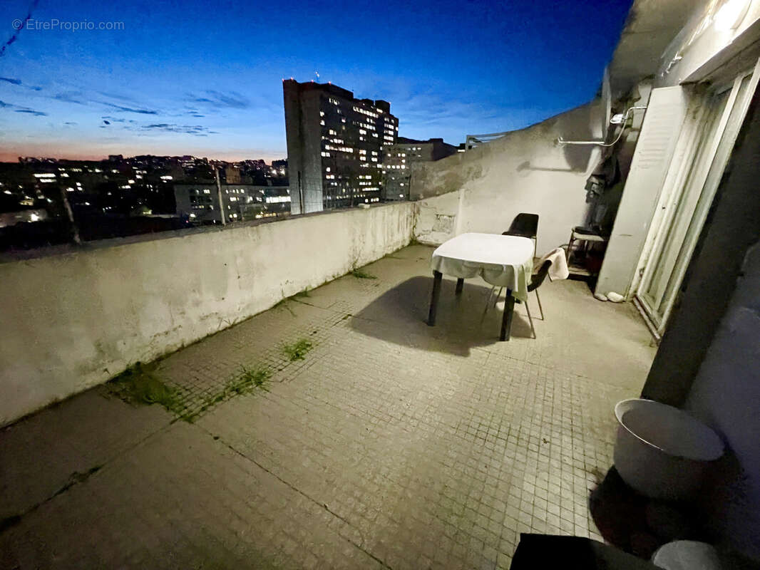 Appartement à MARSEILLE-5E