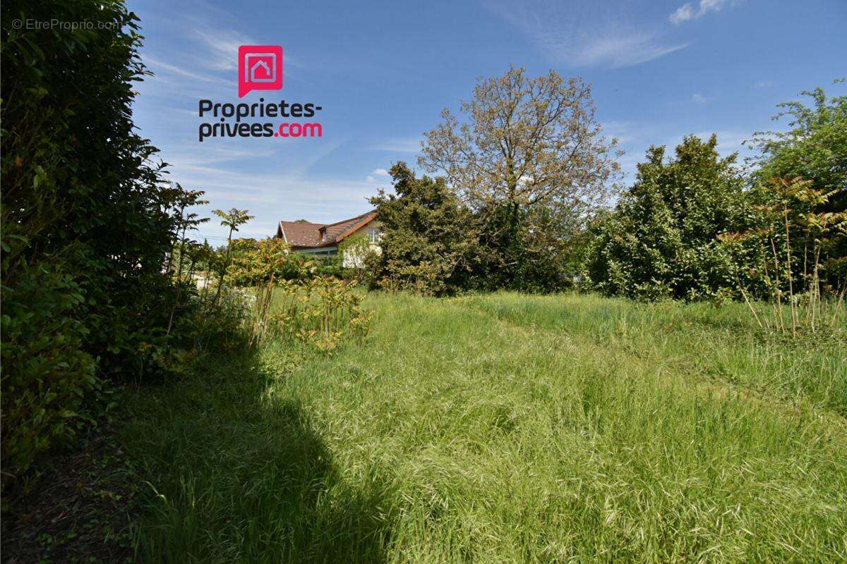 Terrain constructible de 518 m² dans un quartier résidentiel prisé à Saint-Priest - photo 6