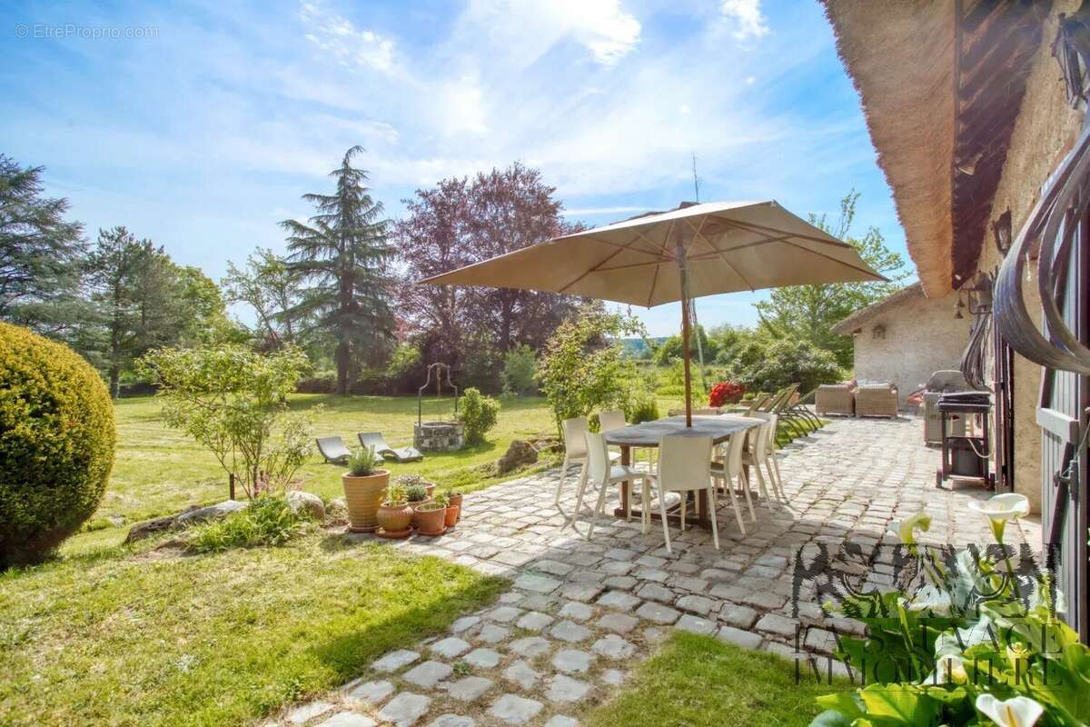 Appartement à LES MESNULS
