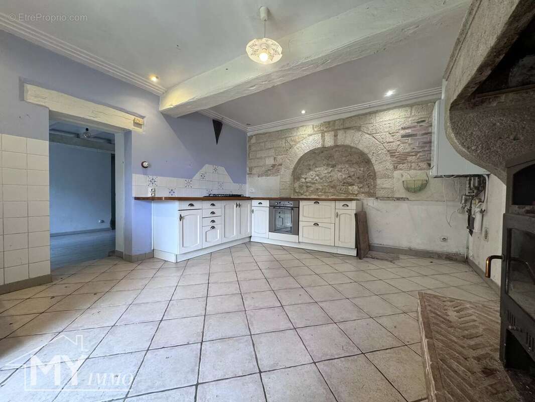 SAINT MÉARD DE GURÇON – Maison en pierre avec grange - photo 4