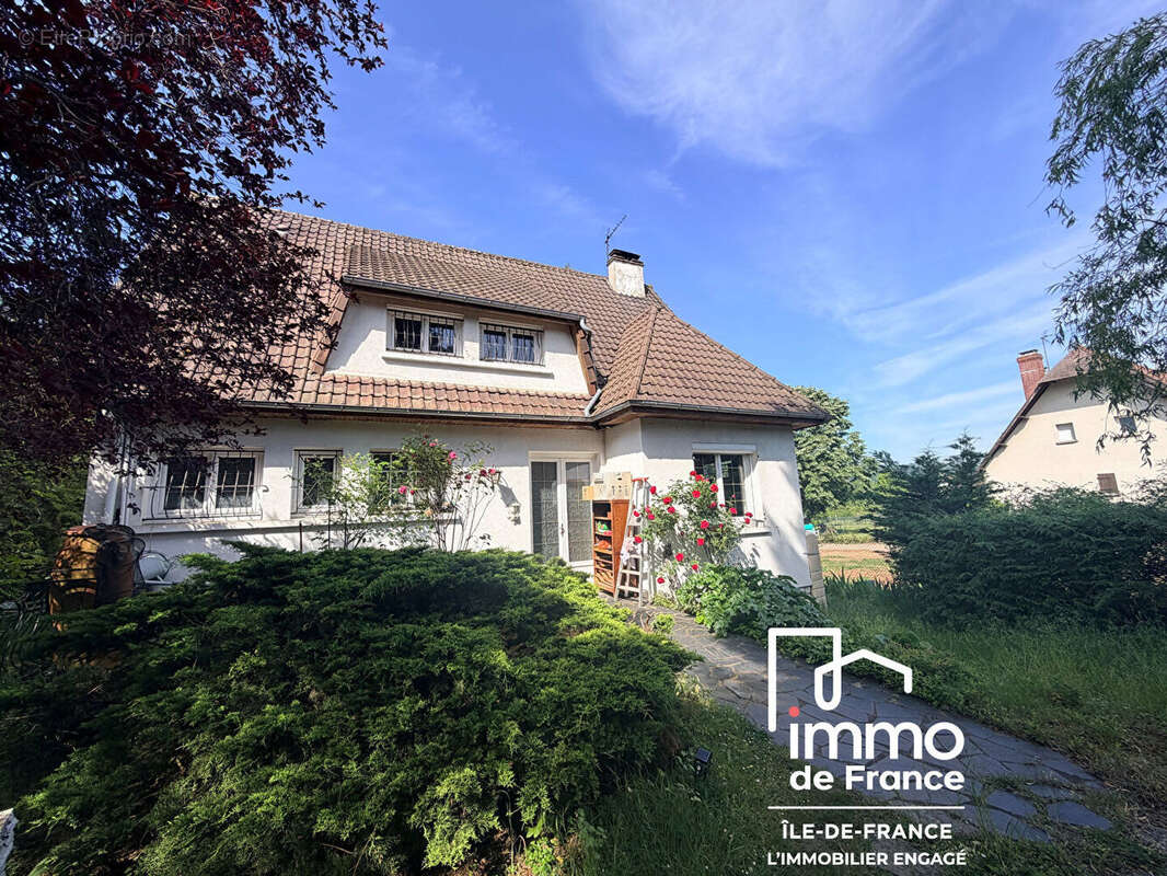 Maison à LIMETZ-VILLEZ