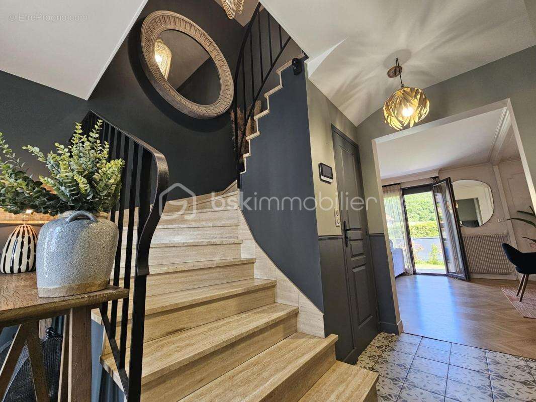Pavillon Mansart 8 pièces 216m² indépendant sous-sol DPE C - photo 8
