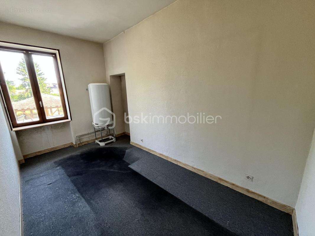 Maison à LA CHAPELLE-MONTLINARD