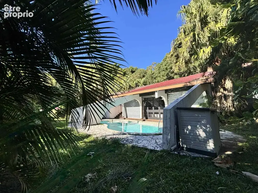 Propriété - 8 pièces - terrain de 4800 m² - photo 4