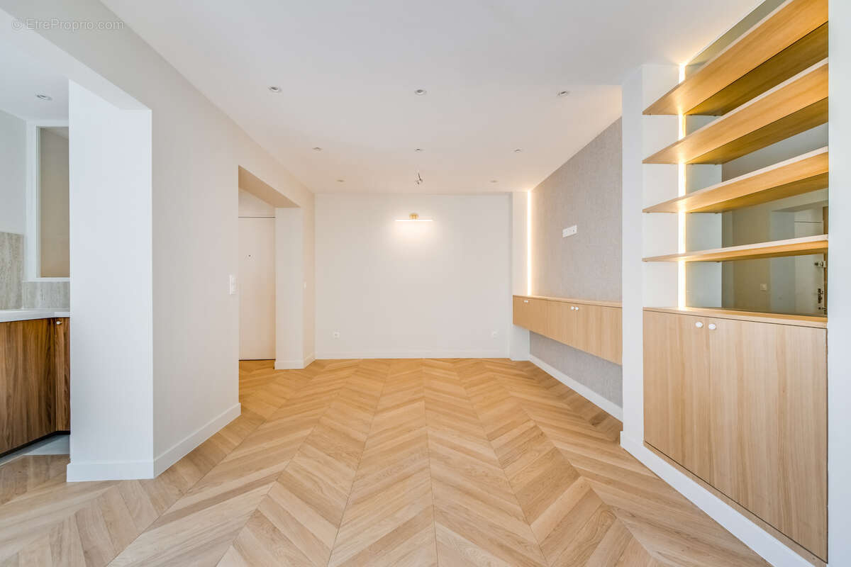 2 pieces en etage élevé exposé plein ouest - photo 2