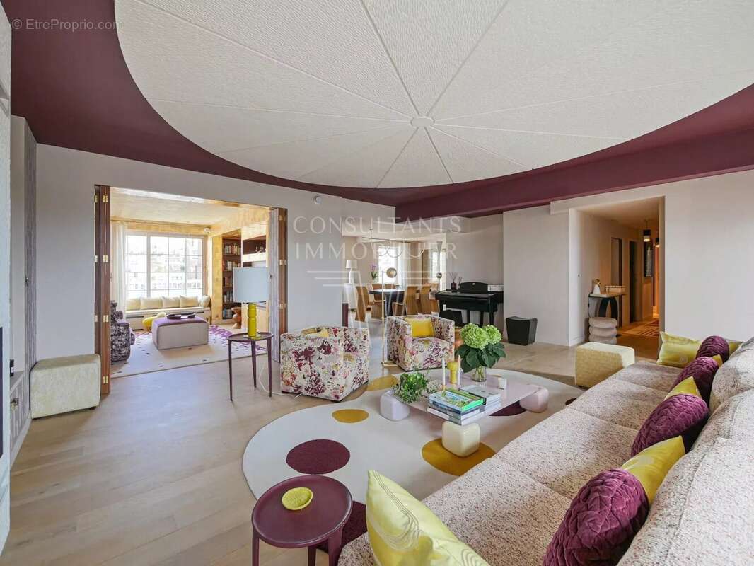 Appartement à PARIS-16E