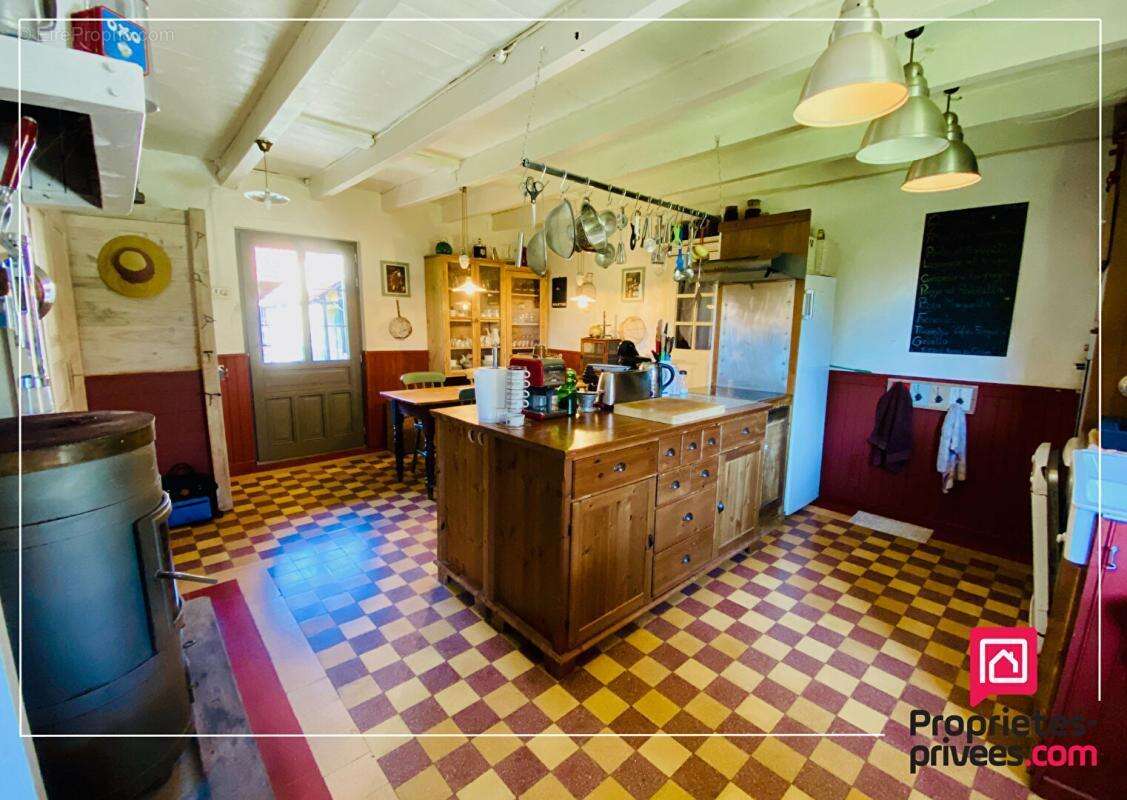 Maison à LA CHAPELLE-SAINT-SAUVEUR