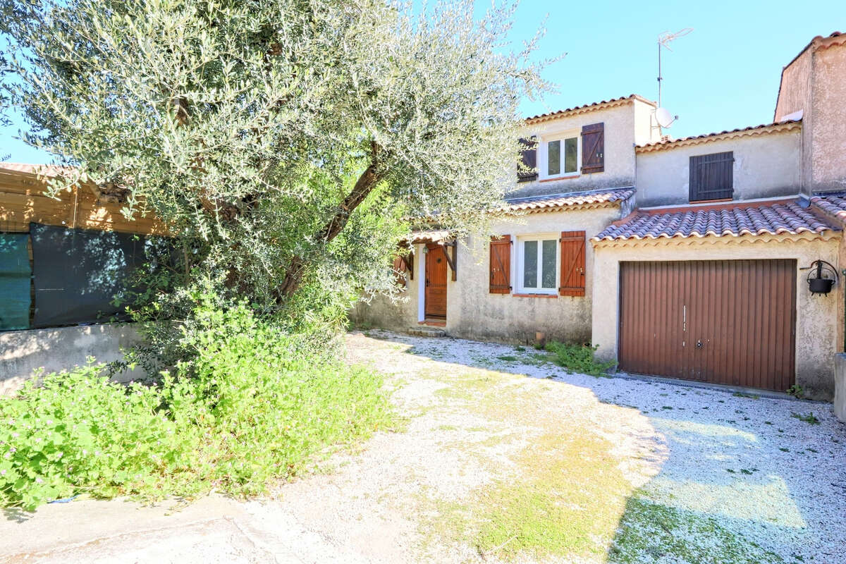 Maison à SOLLIES-TOUCAS