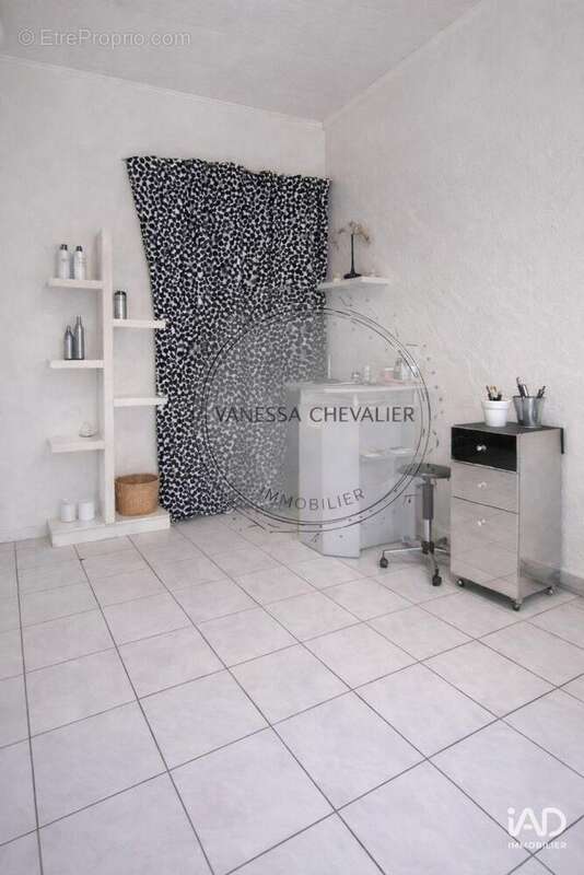 Photo 2 - Commerce à VALREAS