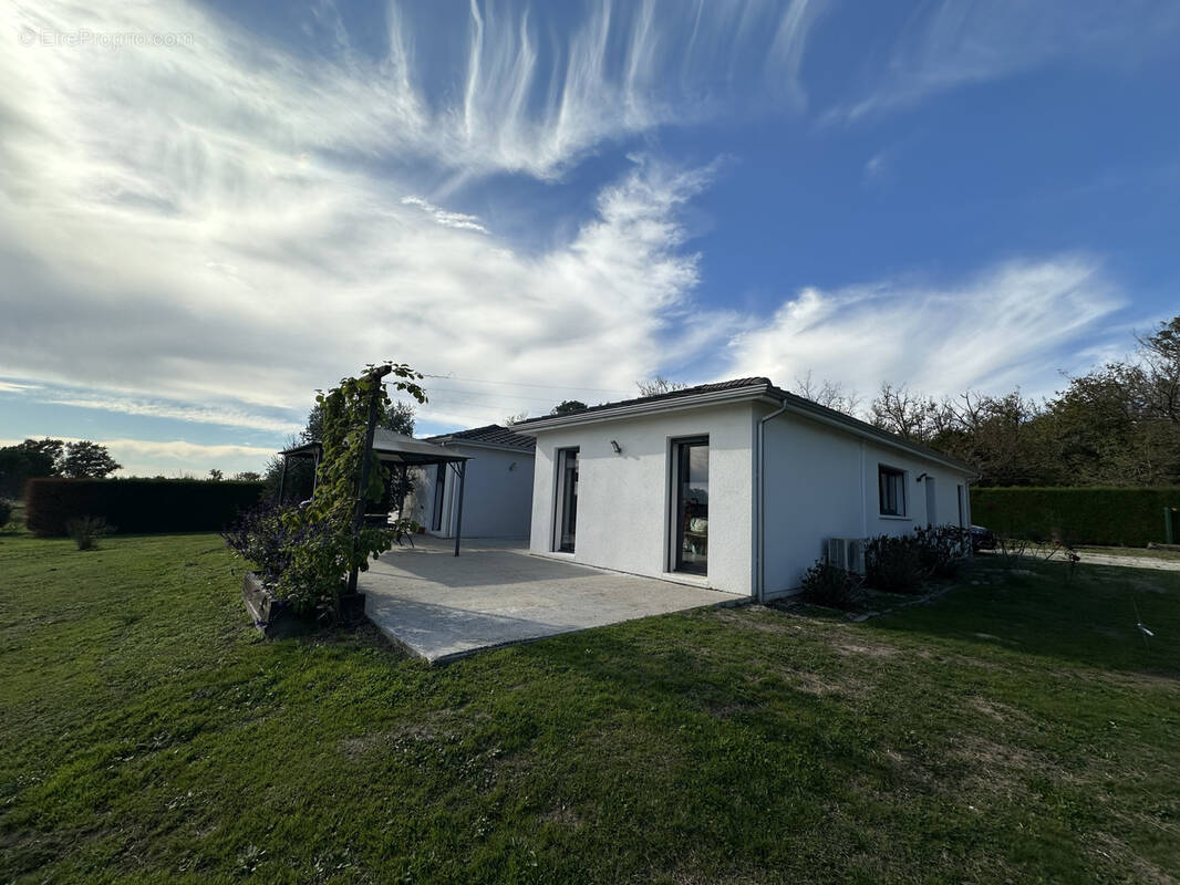 Maison à LA ROCHE-CHALAIS