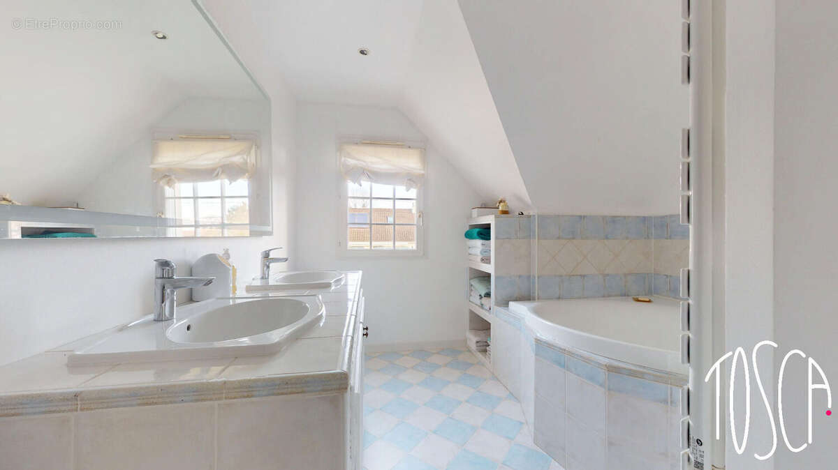 Maison à LE CHATELET-EN-BRIE