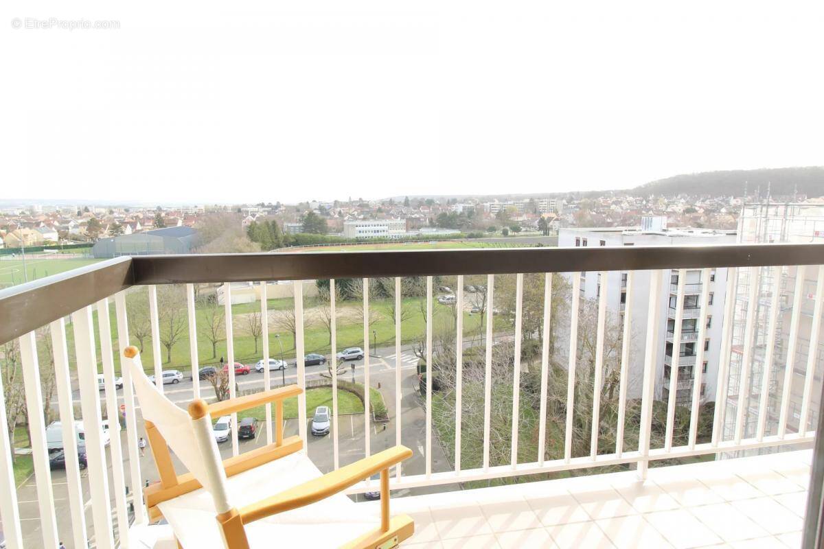 Appartement à LES CLAYES-SOUS-BOIS