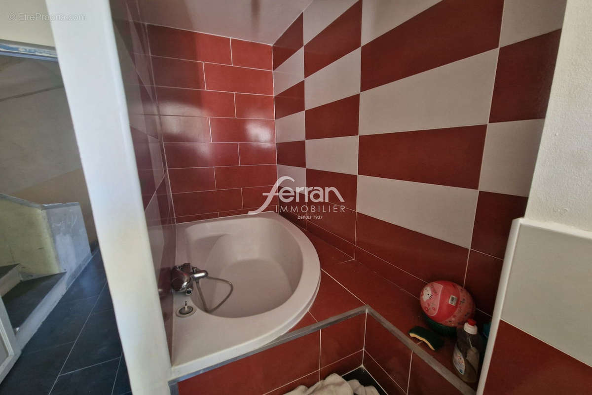 Appartement à SALERNES