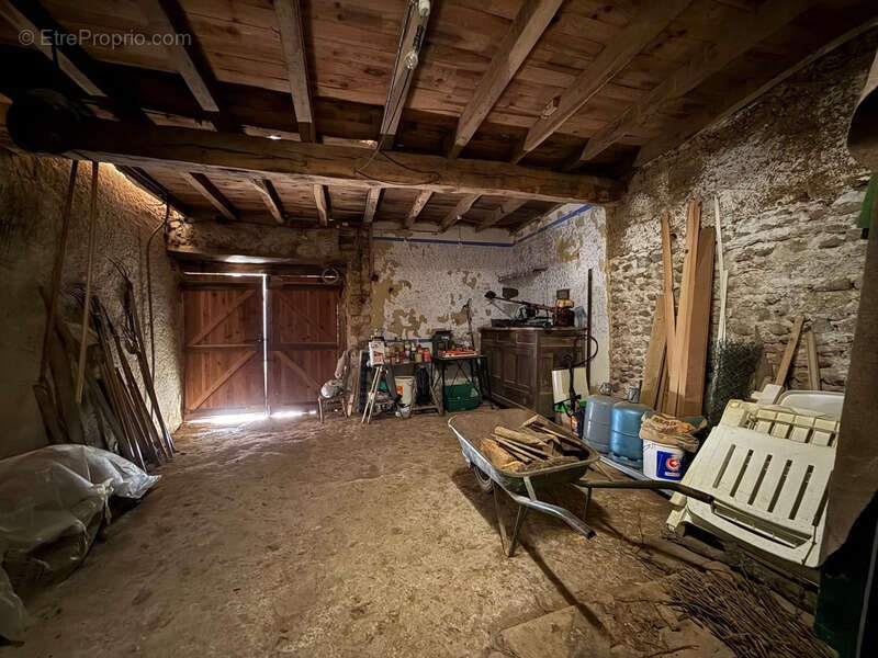 Dpt Hautes Pyrénées (65), à vendre SADOURNIN corps de ferme avec maison T6 de 125m² + grandes dépendances attenantes sur 8280 m² - photo 17
