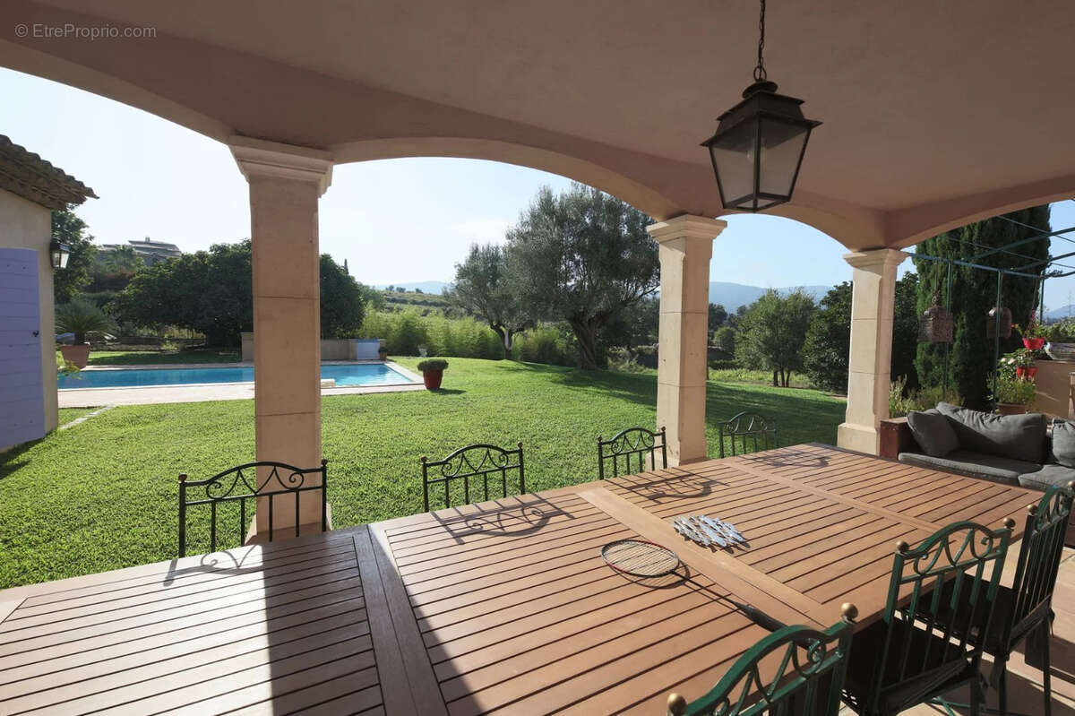 Villa de 200 m2 environ avec grand terrain de 2200 m2 et piscine cogolin - photo 4