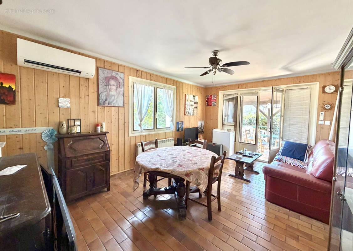 Appartement à SIX-FOURS-LES-PLAGES