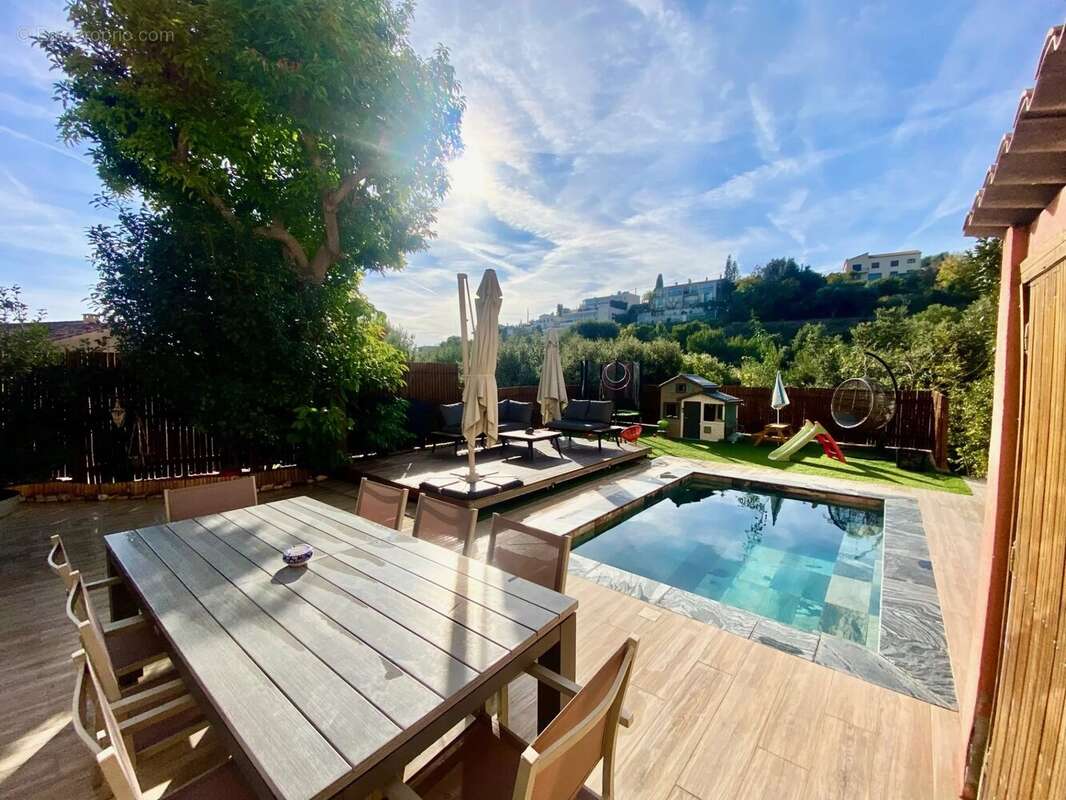 Appartement à SAINT-LAURENT-DU-VAR