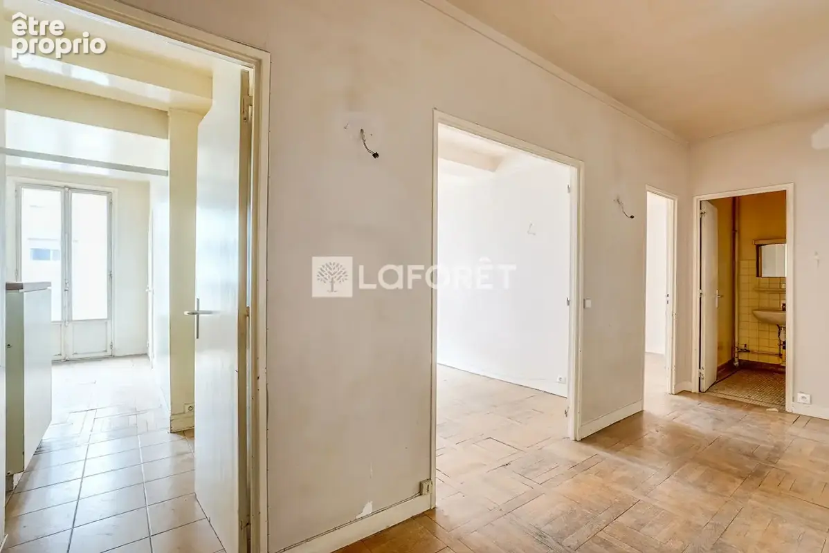 Paris 15e - George Brassens  Appartement de 75 m² au fort potentiel, esprit loft industriel - photo 10