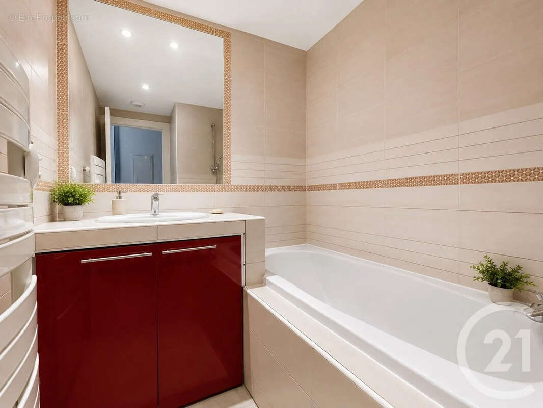 Appartement à SAINT-LAURENT-DU-VAR